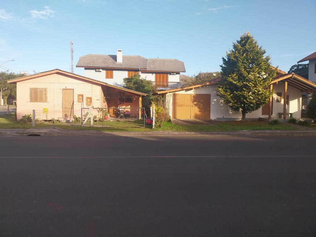 Casa mista 2 Dorm.